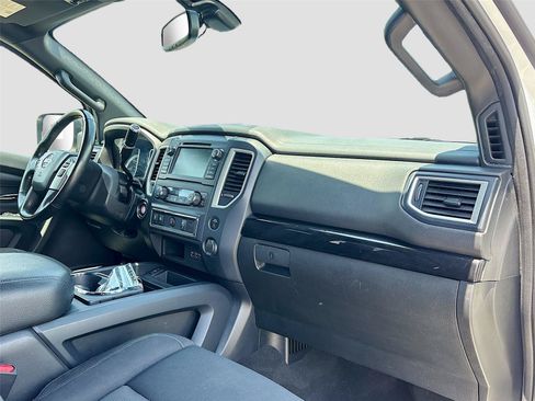 Used 2019 Nissan Titan SV w/ SV Convenience Package RWD image 28
