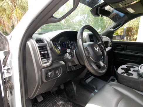 Used 2022 RAM 2500 Tradesman w/ Chrome Appearance Group AWD/4WD image 10