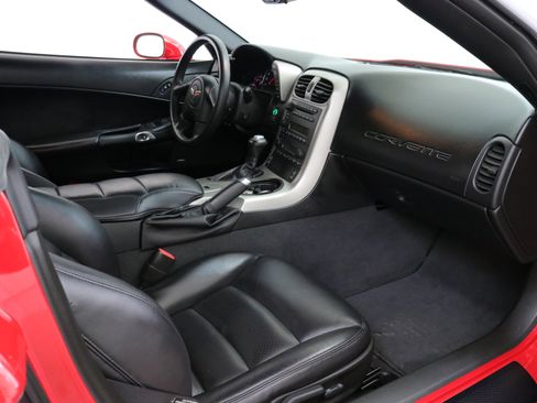 Used 2005 Chevrolet Corvette Convertible w/ Preferred Equipment Group image 27