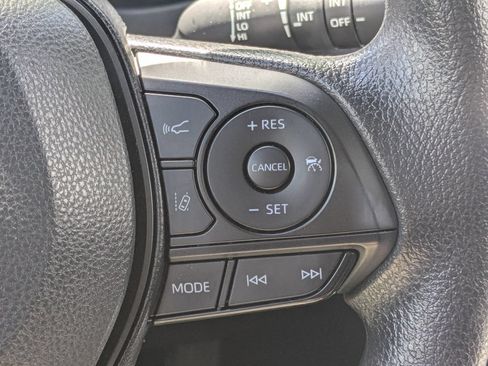 Used 2025 Toyota RAV4 XLE FWD image 25