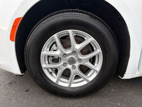 Used 2022 Chrysler Voyager LX image 25