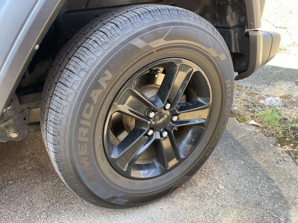 Used 2022 Jeep Wrangler Unlimited Sport AWD/4WD image 3