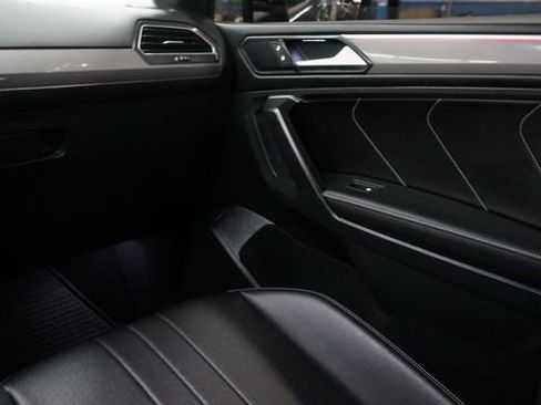 Certified 2023 Volkswagen Tiguan SE R-Line image 40