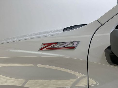 Used 2021 Chevrolet Silverado 1500 LT Trail Boss w/ Convenience Package II image 10