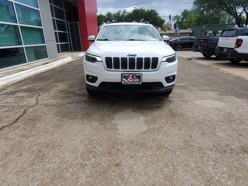 Used 2021 Jeep Cherokee Latitude Plus AWD/4WD image 8