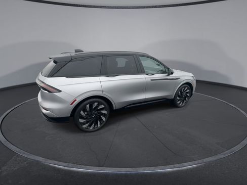 Used 2024 Lincoln Nautilus Reserve w/ Equipment Group 202A image 8