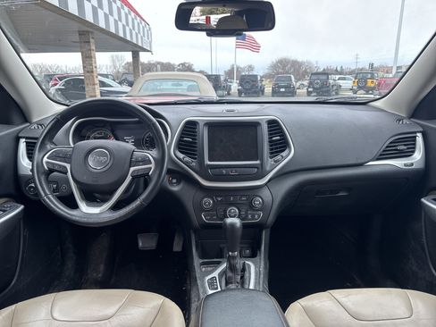 Used 2018 Jeep Cherokee Limited image 4