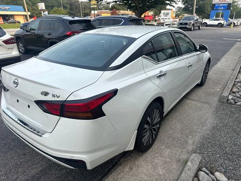 Used 2023 Nissan Altima 2.5 SV FWD image 6