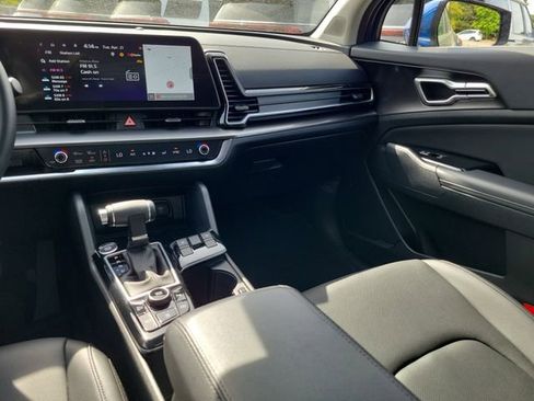 Certified 2025 Kia Sportage EX w/ Premium Package image 11