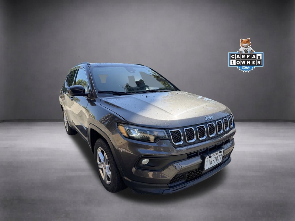 Used 2024 Jeep Compass Latitude AWD/4WD image 2