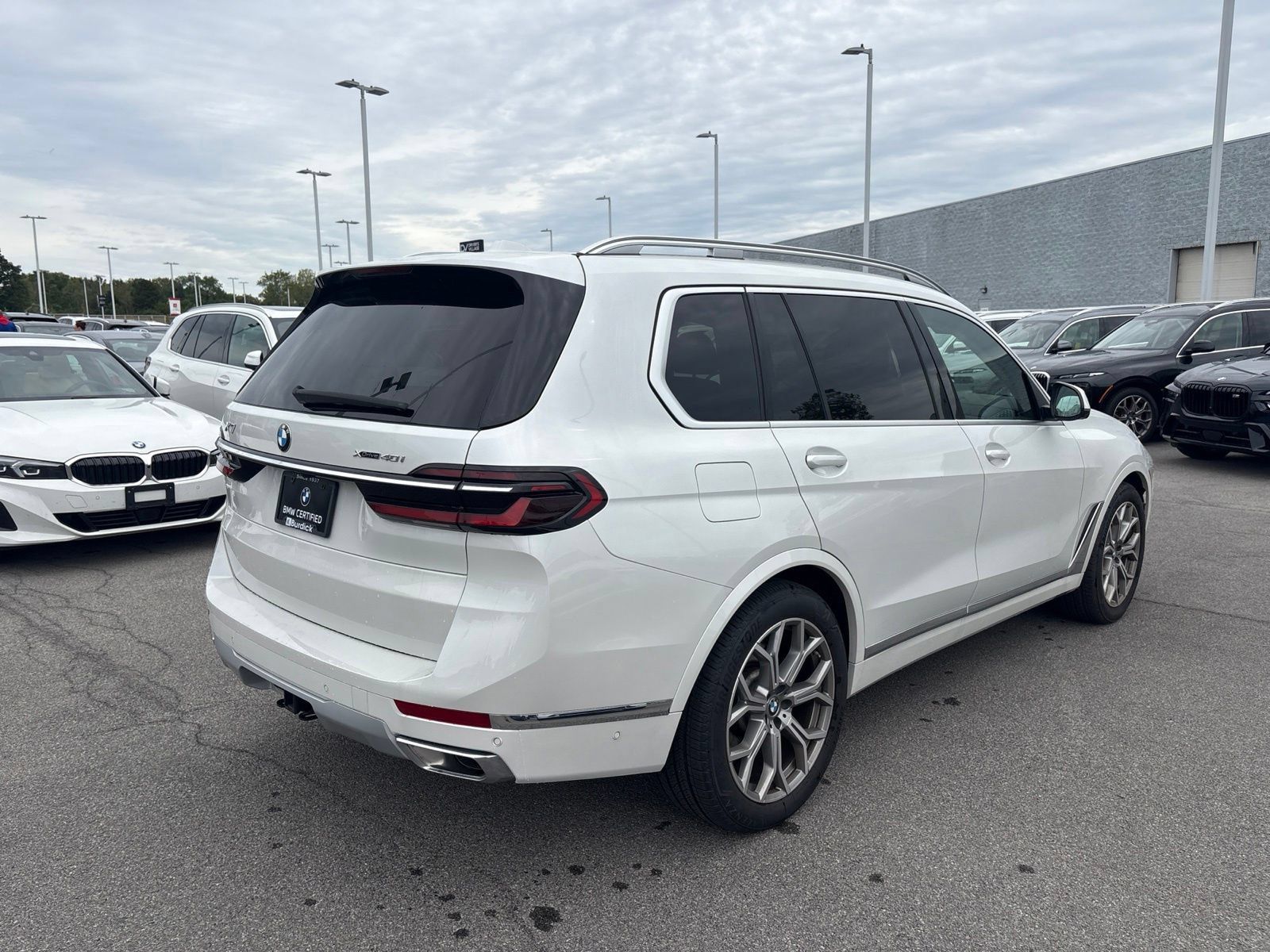 Certified 2025 BMW X7 xDrive40i w/ Premium Package AWD/4WD image 8