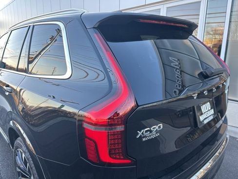 Used 2025 Volvo XC90 B5 Plus image 10