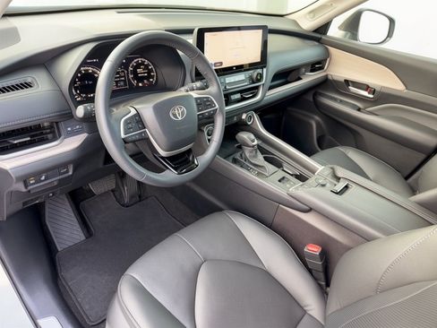Used 2024 Toyota Grand Highlander FWD image 4