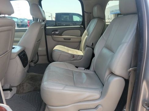Used 2014 Chevrolet Suburban LT w/ Luxury Package AWD/4WD image 14