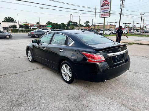 Used 2015 Nissan Altima 2.5 SL w/ Technology Package FWD image 3