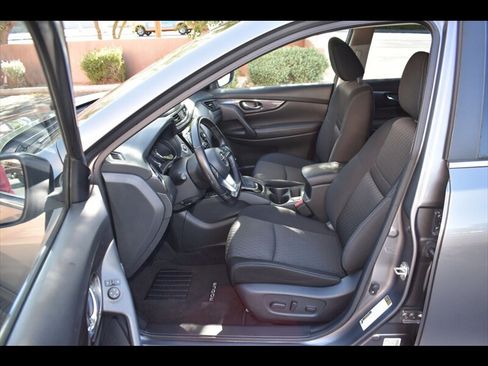 Used 2020 Nissan Rogue SV w/ Premium Package FWD image 17