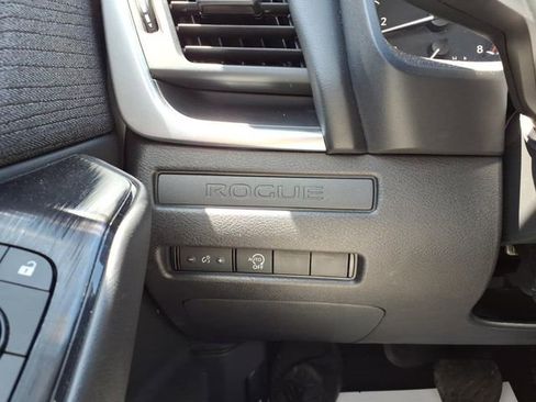 Used 2023 Nissan Rogue S AWD/4WD image 14