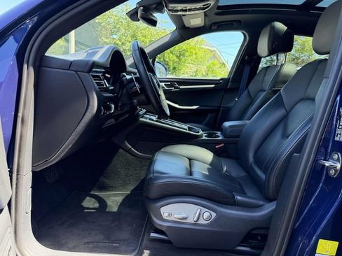 Certified 2024 Porsche Macan AWD/4WD image 4