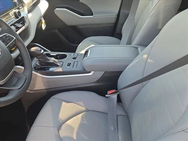 New 2026 Toyota Highlander XLE AWD/4WD image 4