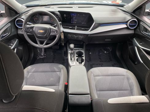 Used 2025 Chevrolet Trax LS FWD image 10
