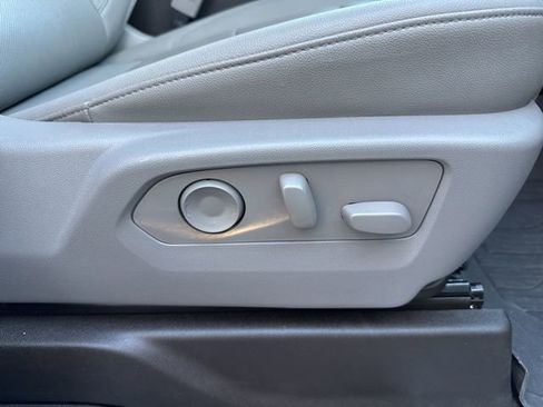 Used 2023 GMC Sierra 1500 SLT image 32