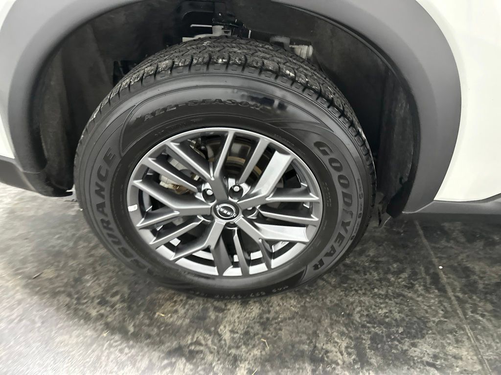 Used 2024 Nissan Rogue S AWD/4WD image 5