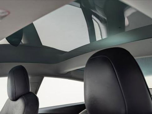 Used 2023 Tesla Model 3 Standard Range image 31