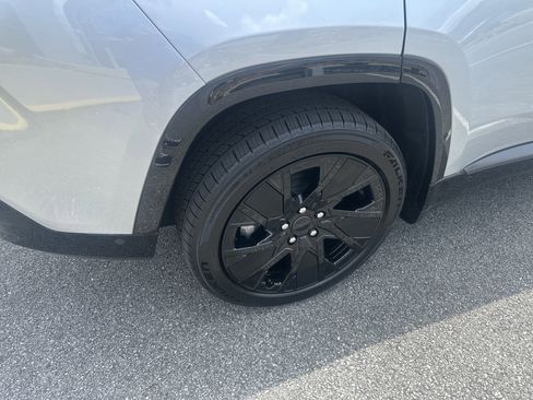 New 2025 Jeep Wagoneer S Launch Edition image 24