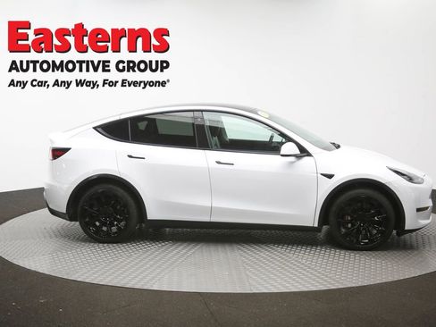 Used 2021 Tesla Model Y Long Range AWD/4WD image 40