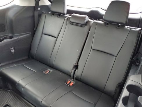 Used 2023 Toyota Highlander Limited image 9