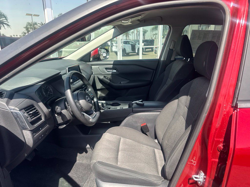Used 2024 Nissan Rogue SV FWD image 21