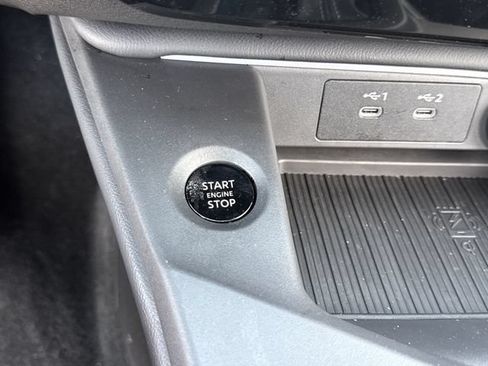 Used 2026 Nissan Sentra SV w/ SV Convenience Package FWD image 9