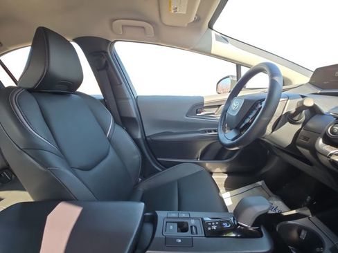 Used 2025 Toyota Prius XLE FWD image 16