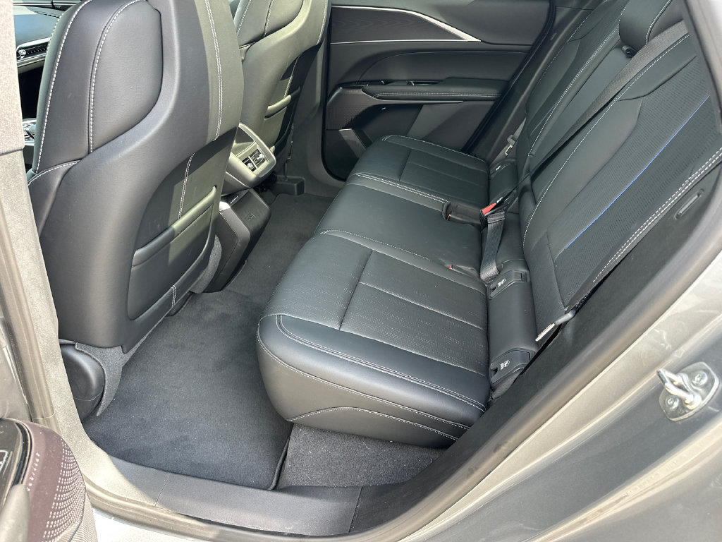 Used 2025 Cadillac Lyriq Luxury AWD/4WD image 21
