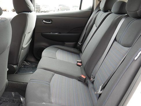 Used 2025 Nissan Leaf S image 15