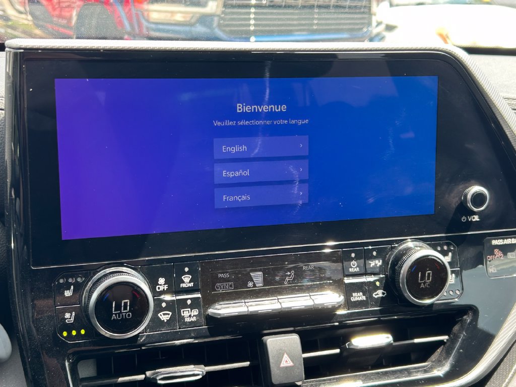 Used 2024 Toyota Highlander Platinum FWD image 37
