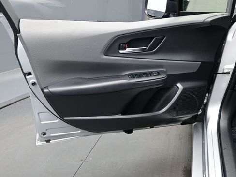 Used 2025 Toyota Prius XLE image 9