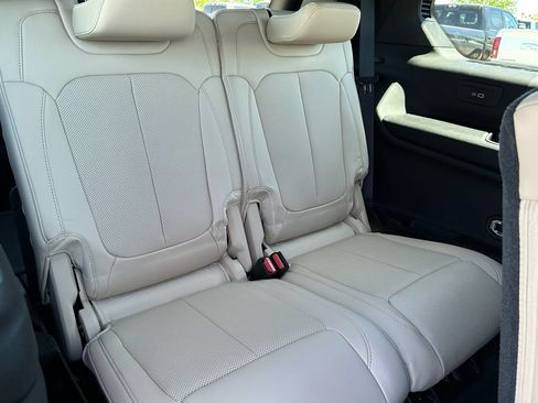 New 2026 Jeep Grand Cherokee L Limited w/ Luxury Tech Group II AWD/4WD image 20