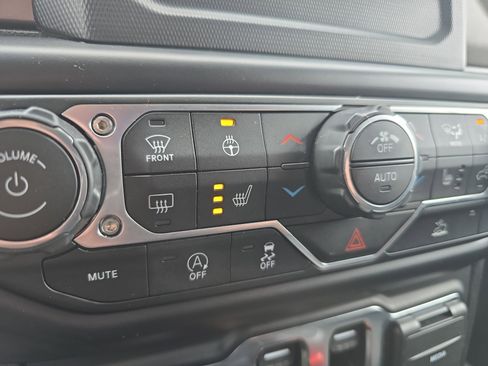 Used 2021 Jeep Wrangler Sport S image 28