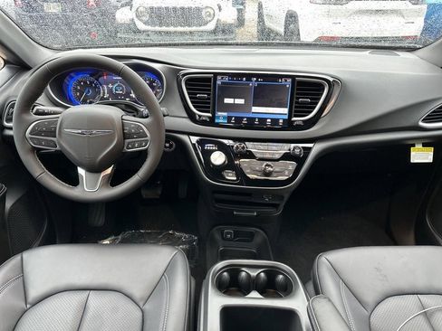 New 2026 Chrysler Voyager LX image 6