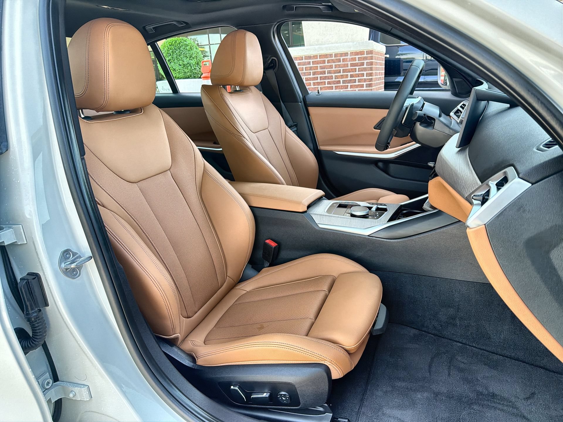 Used 2025 BMW 330i xDrive Sedan w/ Premium Package AWD/4WD image 25