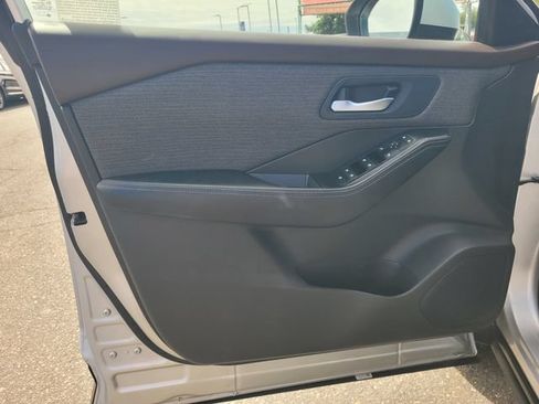 Certified 2023 Nissan Rogue SV FWD image 18