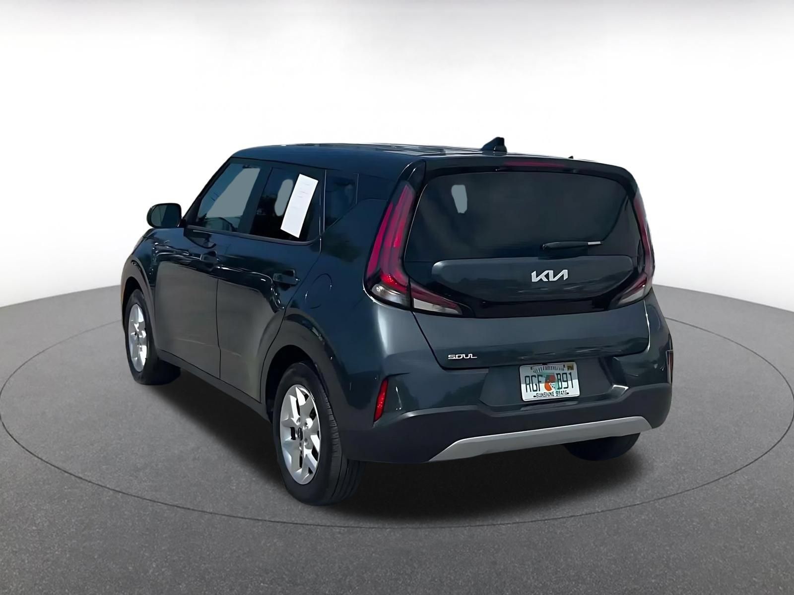 Used 2025 Kia Soul LX w/ LX Technology Package FWD image 10