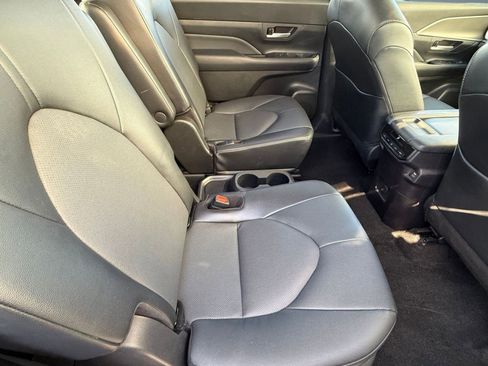 Used 2024 Toyota Grand Highlander XLE image 33