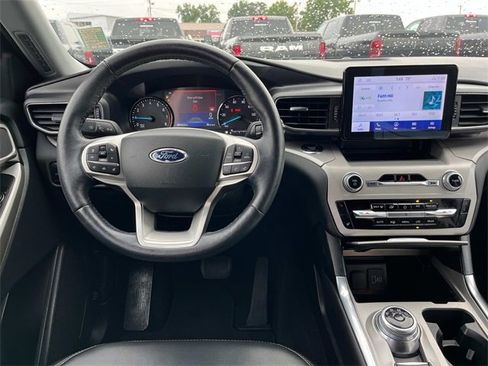 Used 2023 Ford Explorer XLT w/ Equipment Group 202A image 11