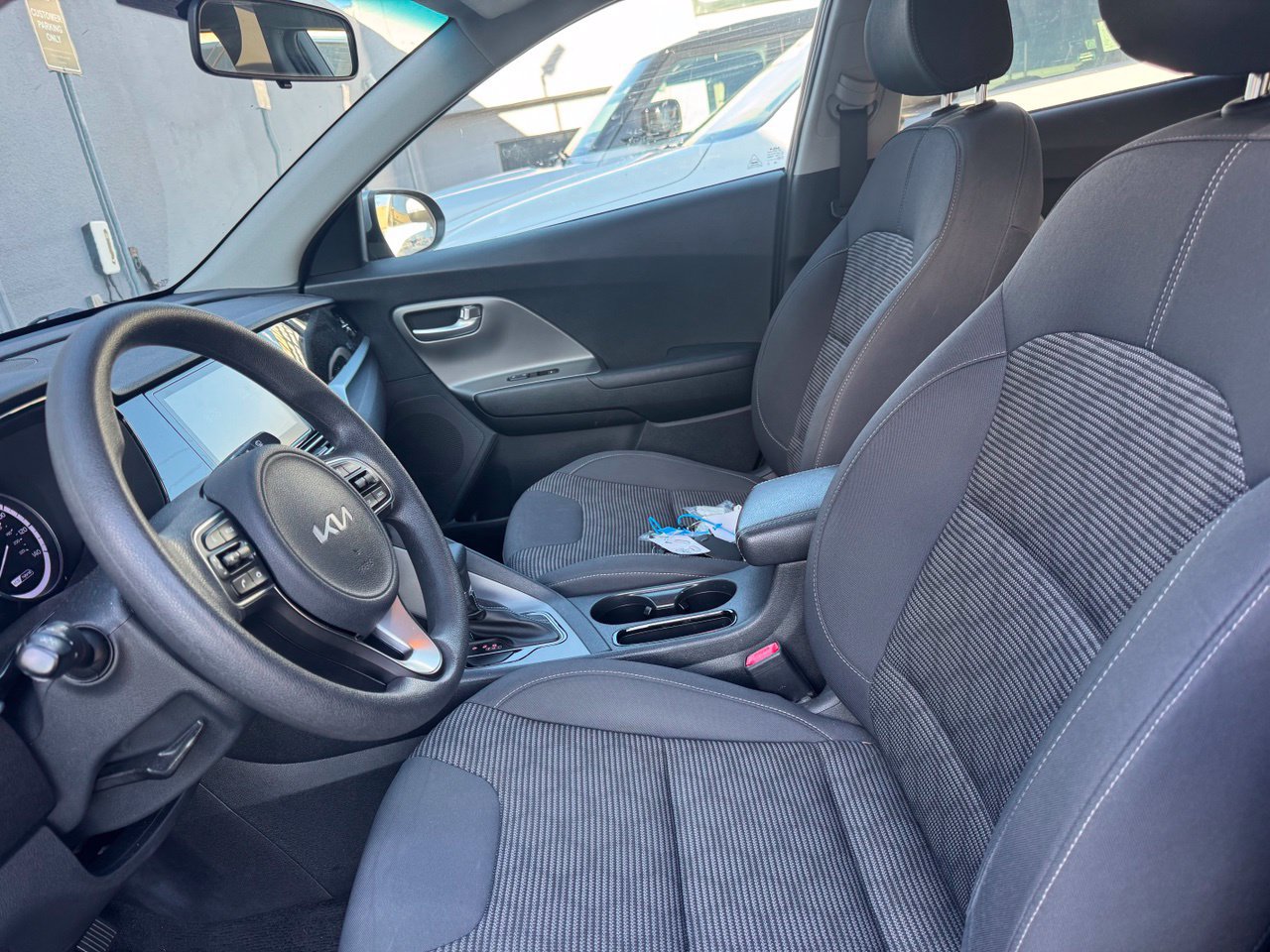 Used 2022 Kia Niro LX FWD image 6