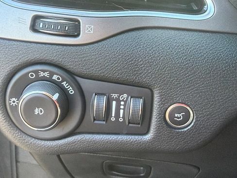 Used 2020 Jeep Cherokee Limited AWD/4WD image 18