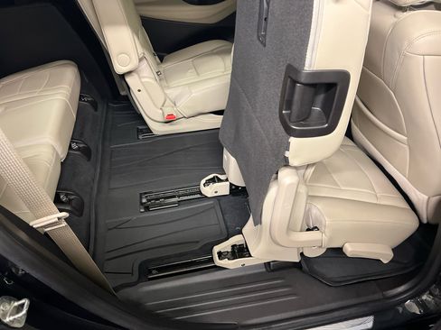 Used 2021 Buick Enclave Essence w/ Sound and Sites Package image 17