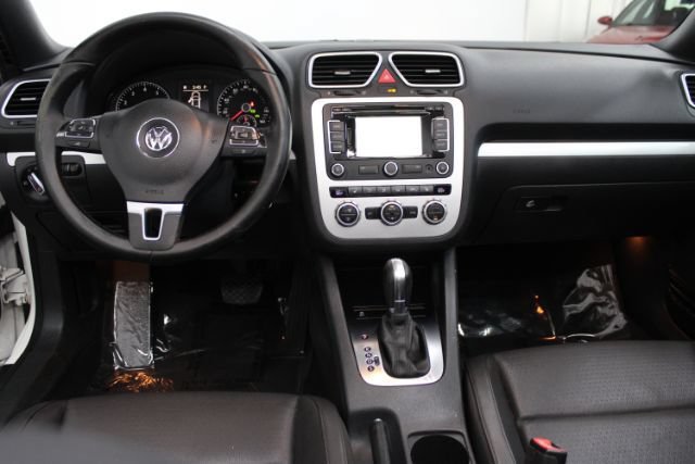 Used 2014 Volkswagen Eos Komfort FWD image 2