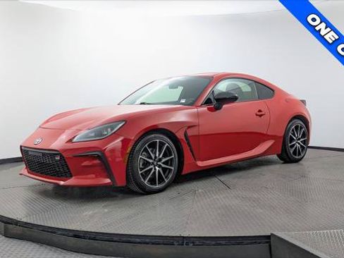 Used 2024 Toyota GR86 RWD image 2